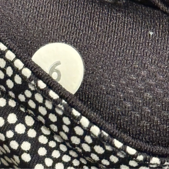 LULULEMON Pace Rival Crop Dottie Tribe Leggings Size 6 Inseam 25" Black White - Picture 10 of 10